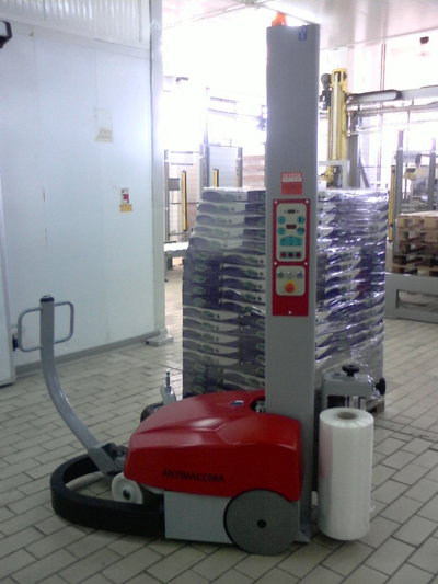 Robot red line.jpg Robot avvolgipallet - Az. casearia - Pignataro M. (CE)